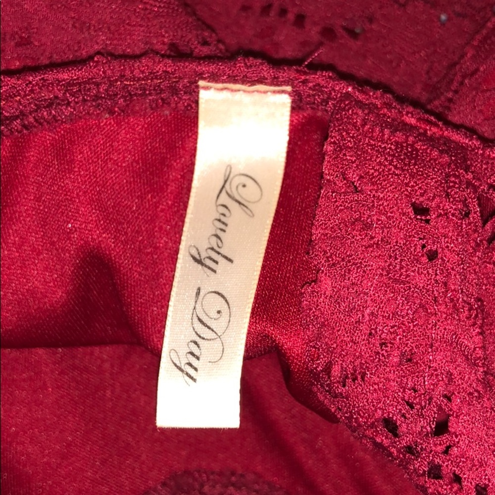 RED FORMAL DRESS - Picture 4 of 4